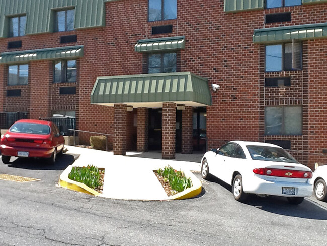 Cocalico Place Affordable Senior Housing in Ephrata, PA - Foto de edificio - Building Photo