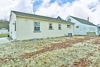 968 Gary Ave SE in Girard, OH - Building Photo - Building Photo