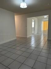 854 E 32nd St in Hialeah, FL - Foto de edificio - Building Photo