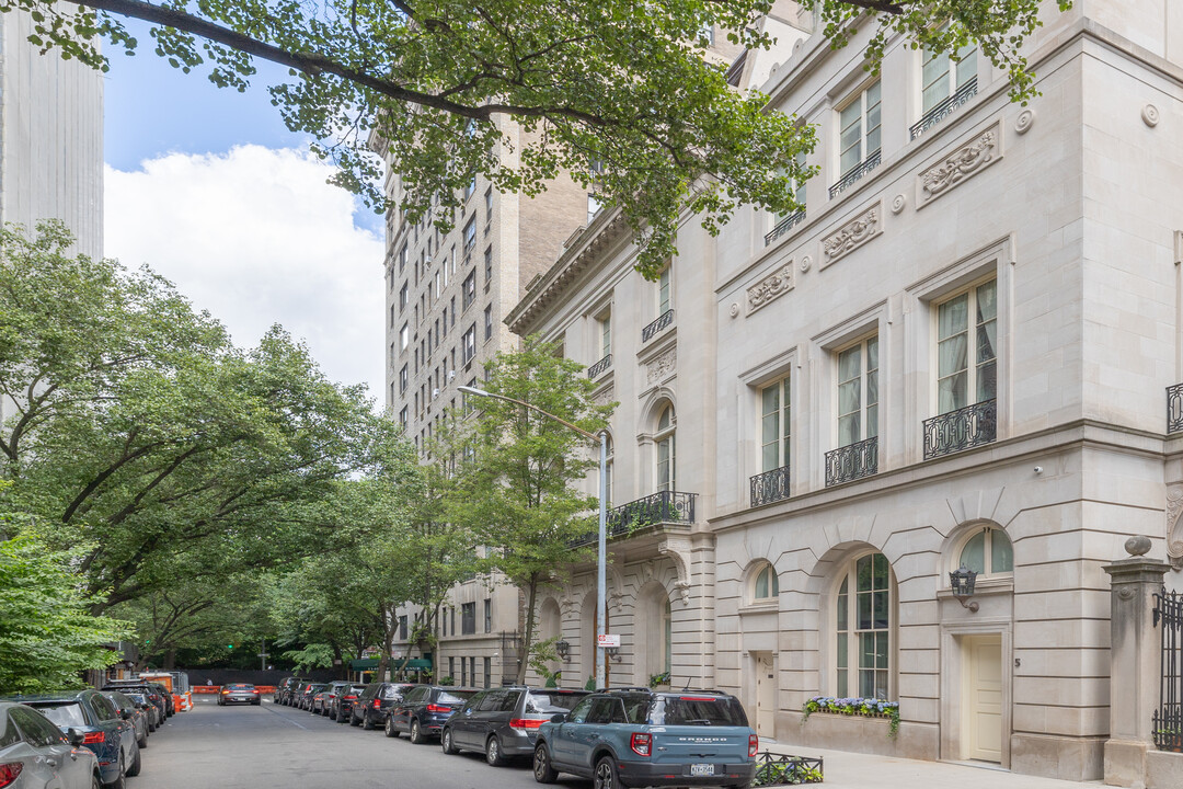 Carhart Mansion Condominium in New York, NY - Building Photo