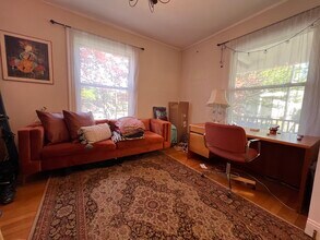 9 Kenwood St, Unit 1 in Brookline, MA - Building Photo - Building Photo