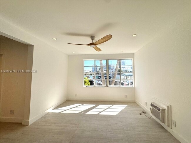 6944 Byron Ave in Miami Beach, FL - Building Photo - Building Photo