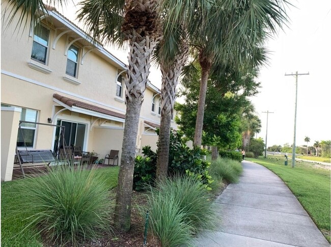 1776 Via Sofia in Boynton Beach, FL - Foto de edificio - Building Photo