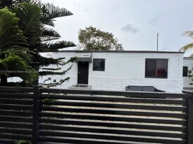 1102 NW 103rd St in Miami, FL - Building Photo