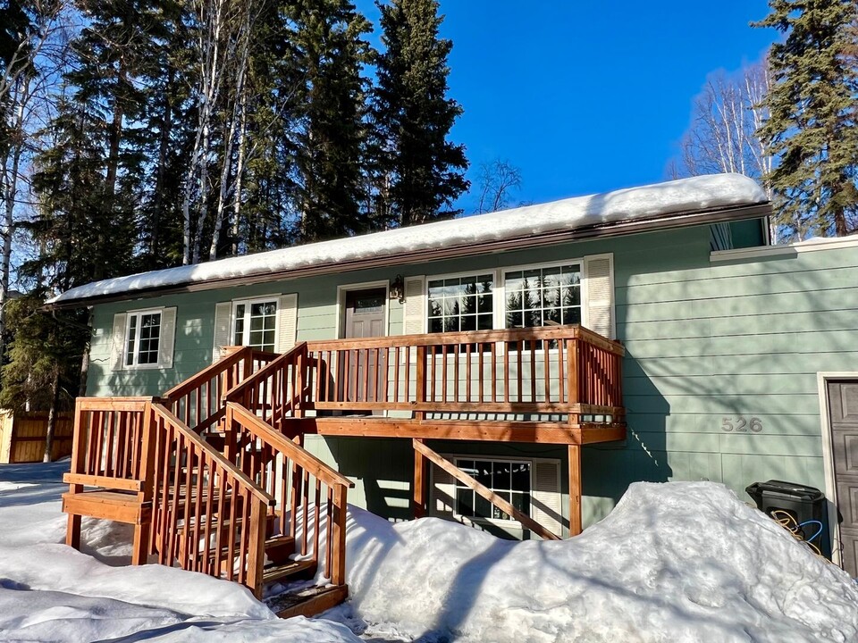 526 Lignite Ave in Fairbanks, AK - Foto de edificio