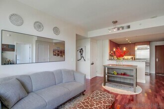 325 Seventh Ave in San Diego, CA - Building Photo - Building Photo
