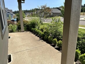 823 Riley Dr NE in Silverton, OR - Building Photo - Building Photo