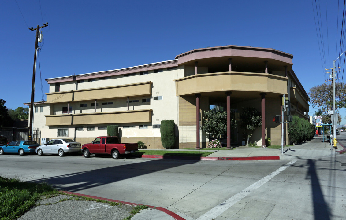 10355 Long Beach Blvd in Lynwood, CA - Building Photo