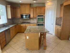 2100 Canyon Cir in Costa Mesa, CA - Building Photo - Building Photo