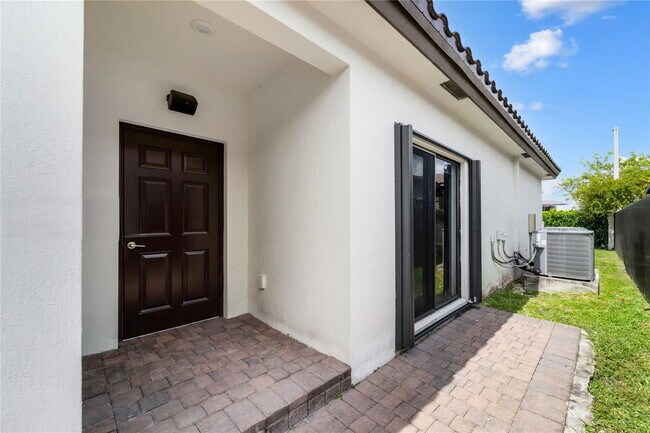 128 SW 128th Pl in Miami, FL - Building Photo - Building Photo