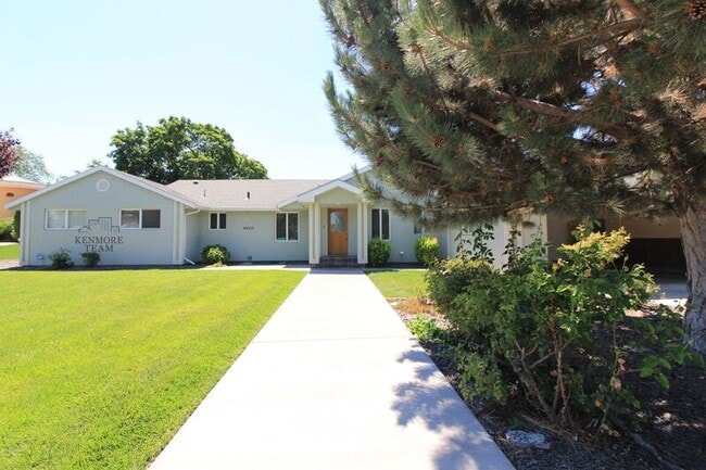 property at 4620 W Riverhaven St