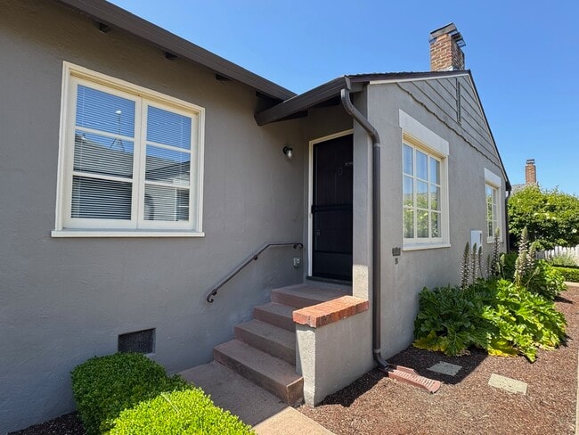 917 Santa Clara Ave, Unit B in Alameda, CA - Building Photo - Building Photo