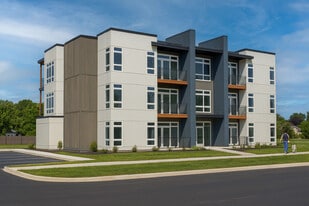 512 W Clark St in Champaign, IL - Building Photo