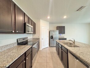 632 Autumn Stream Dr in Auburndale, FL - Building Photo - Building Photo