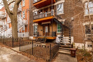 2547-2551 Sheppard St in Montréal, QC - Building Photo