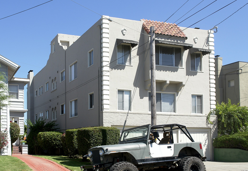 4001 Greenwood Ave in Oakland, CA - Building Photo