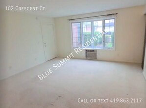 102 Crescent Ct in Bucyrus, OH - Building Photo - Building Photo