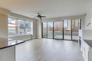 5 E 14th Pl, Unit 501 in Chicago, IL - Building Photo