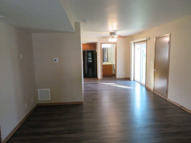 1605-1607 Briarwood Ln in Hartford, WI - Building Photo - Building Photo