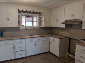 304 1/2 Sycamore St in Vandergrift, PA - Building Photo