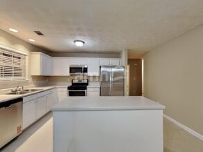 3801 Bogan Mill Rd in Buford, GA - Foto de edificio - Building Photo