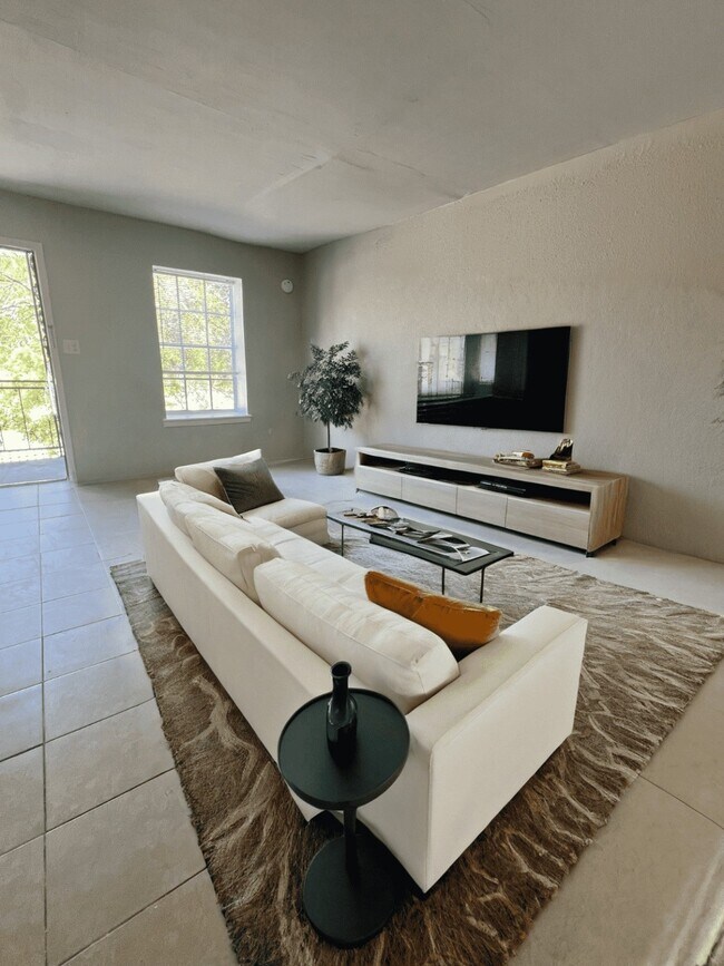 9745 Long Point Rd in Houston, TX - Building Photo - Building Photo