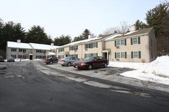 Ballston Pines in Ballston Spa, NY - Foto de edificio - Building Photo