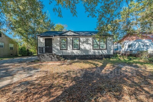 property at 2524 Rhodes Dr