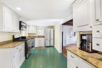 16 W Main St in Mendham, NJ - Building Photo - Building Photo