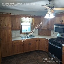 2225 SW Indian Trail in Topeka, KS - Building Photo - Building Photo