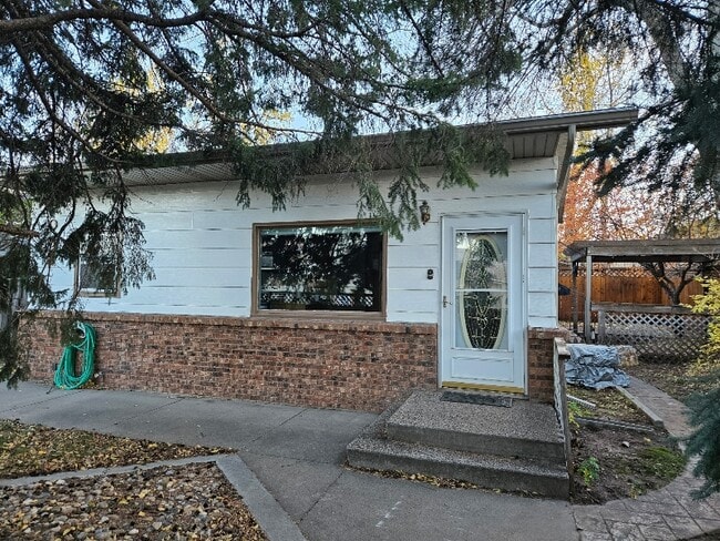 2038 W Sherman St in Sturgis, SD - Foto de edificio - Building Photo