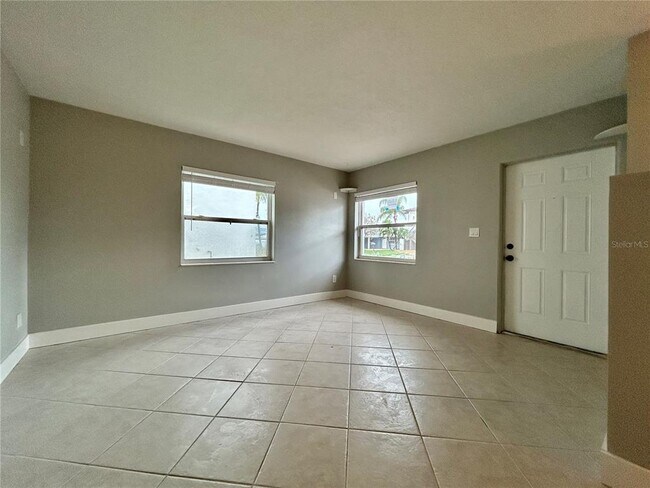 148 174th Terrace E in Redington Shores, FL - Building Photo - Building Photo