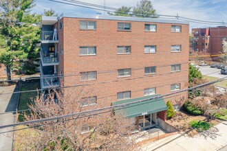 Millbrook Condominiums in Arlington, MA - Building Photo - Building Photo