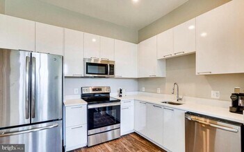 989 S Buchanan St in Arlington, VA - Building Photo - Building Photo