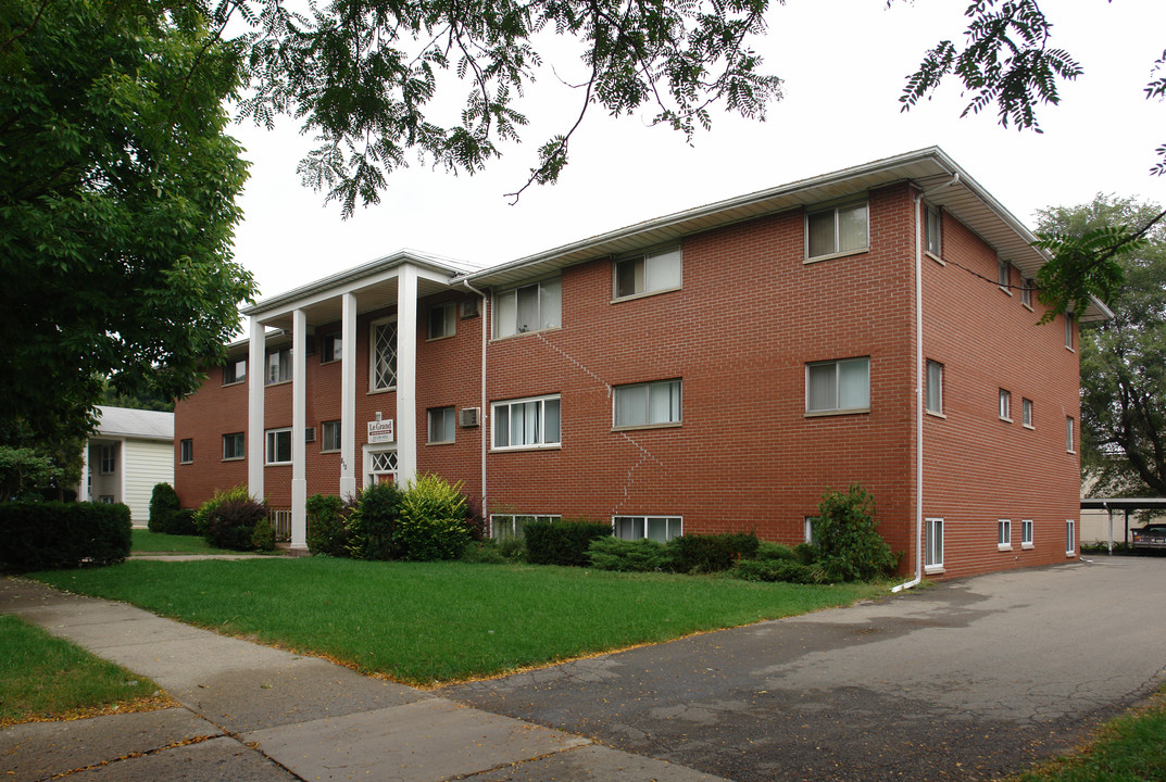 LeGrande Apartments in Lansing, MI - Building Photo