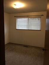 238 S 70th St in Tacoma, WA - Foto de edificio - Building Photo