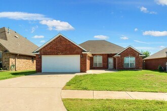 3104 Loren Dr in Moore, OK - Building Photo - Building Photo