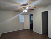 2111 Laura Ln photo'