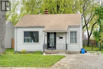 1212 Elm Ave in Windsor, ON - Building Photo - Building Photo