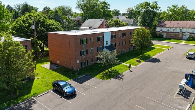 Meadowbrook Apartments in Hatfield, PA - Building Photo - Building Photo