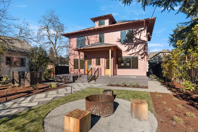 2247 SE Brooklyn St, Unit 2247