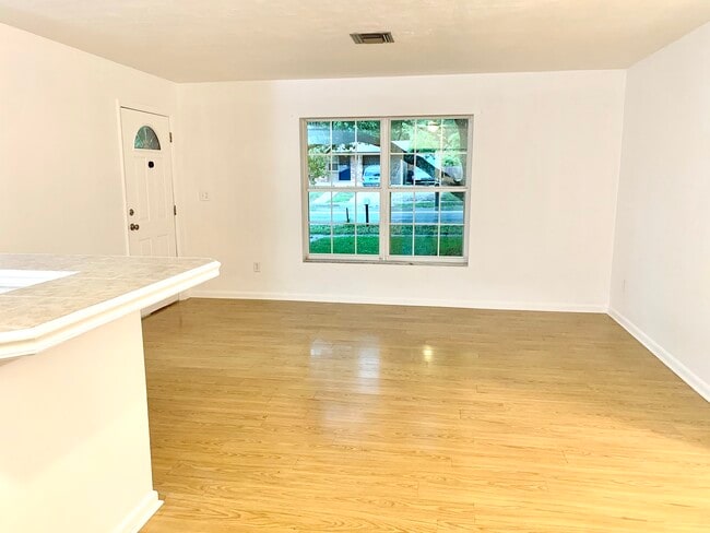 1270 Whitewood Dr in Deltona, FL - Building Photo - Building Photo
