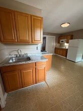 209-209 Glen St in New Britain, CT - Building Photo - Building Photo