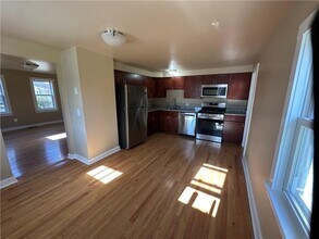 21 Bowling Ln in Westerly, RI - Building Photo - Building Photo