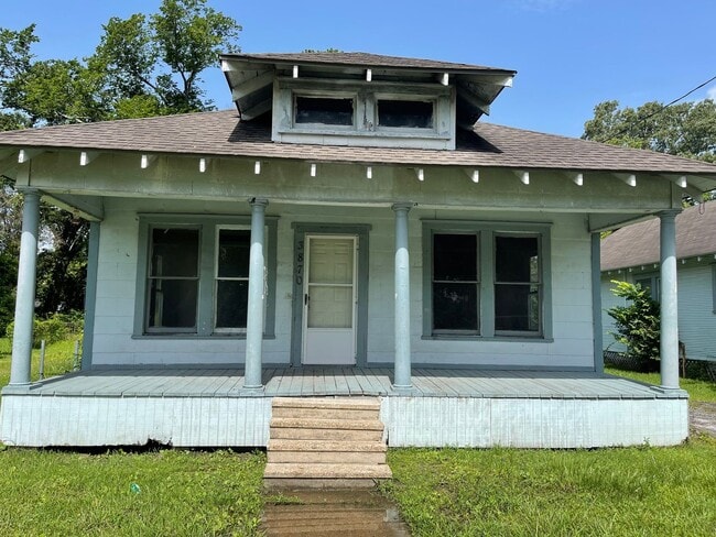 property at 3870 Thomas Park