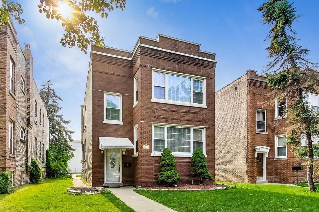 1316 Wisconsin Ave, Unit Garden in Berwyn, IL - Building Photo