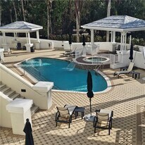 300 Dunes Blvd in Naples, FL - Building Photo