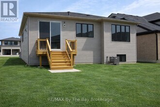 7 Rosanne Cir in Wasaga Beach, ON - Building Photo - Building Photo