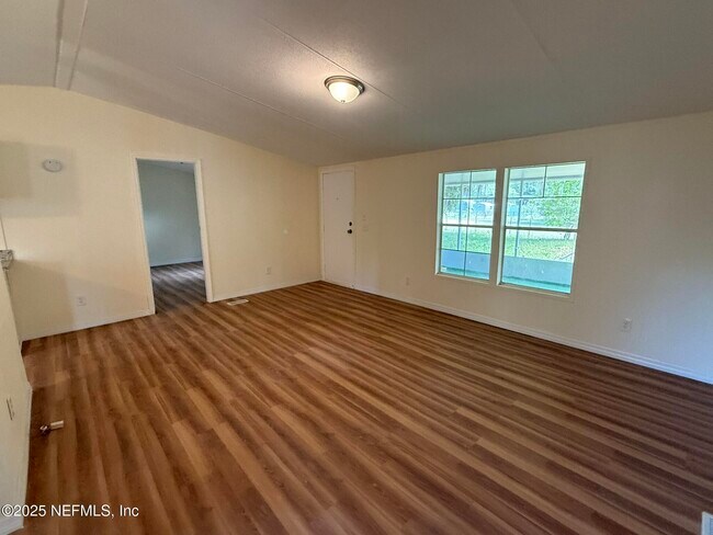 101 Nancy Dr in Interlachen, FL - Building Photo - Building Photo