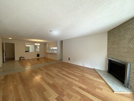 428 Esplanade, Unit 101 in Redondo Beach, CA - Building Photo - Building Photo